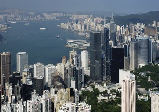 Bis 30. Juni 1997 war Hongkong britische Kronkolonie. Am 1. Juli 1997 wurde die Stadt und ihr Umland vertragsgemäß an China zurückgegeben.