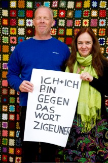 Die Botschaft von Ernst Hörmann-Kacetl und Patricia Kacetl ist klar. Sie möchten nicht „Zigeuner“ genannt werden, weil sie das als diskriminierend empfinden. Für sie ist es wichtig, dass ihre Mitmenschen das ernst nehmen, sich „politisch korrekt“ verhalten.